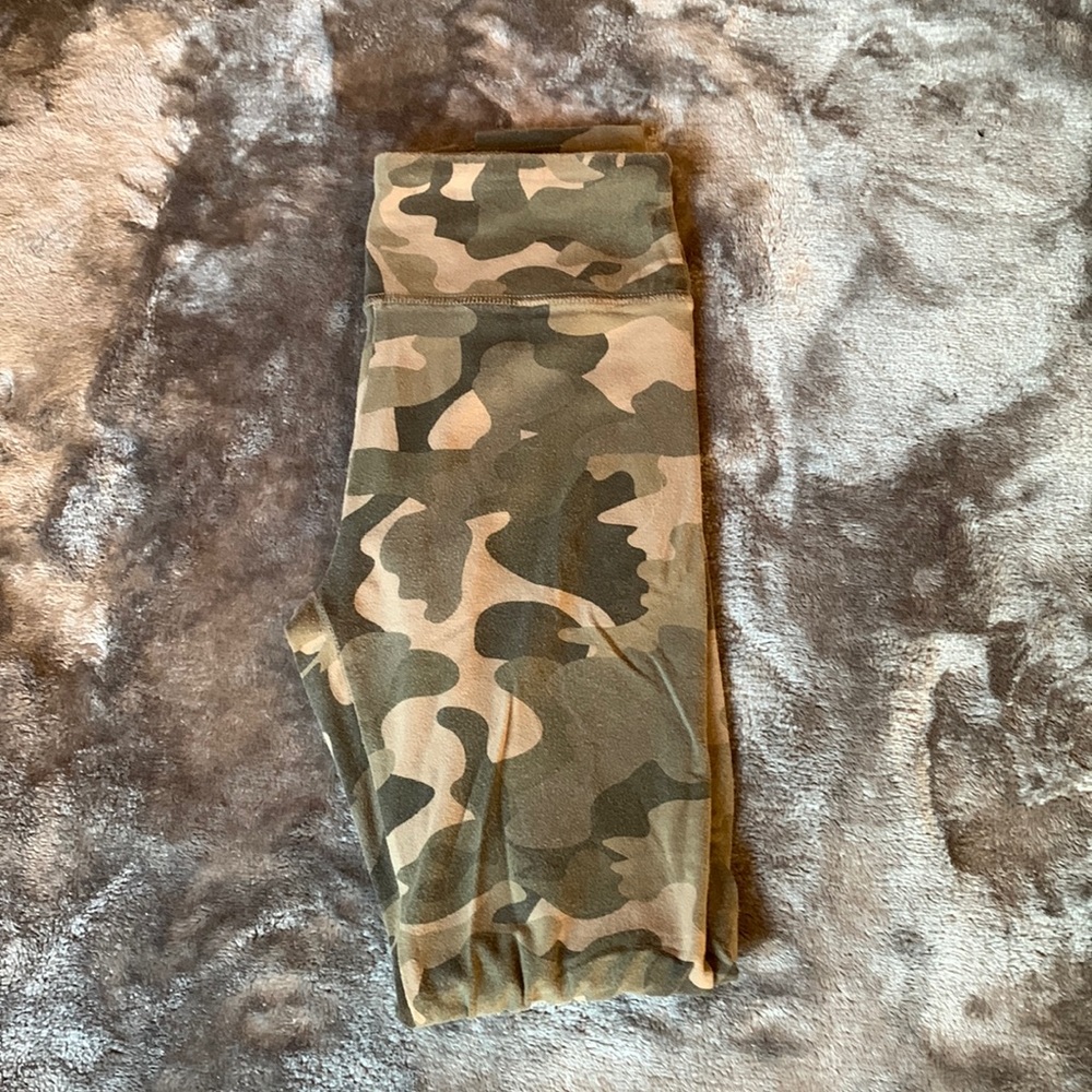 Womens full length camo leggings.